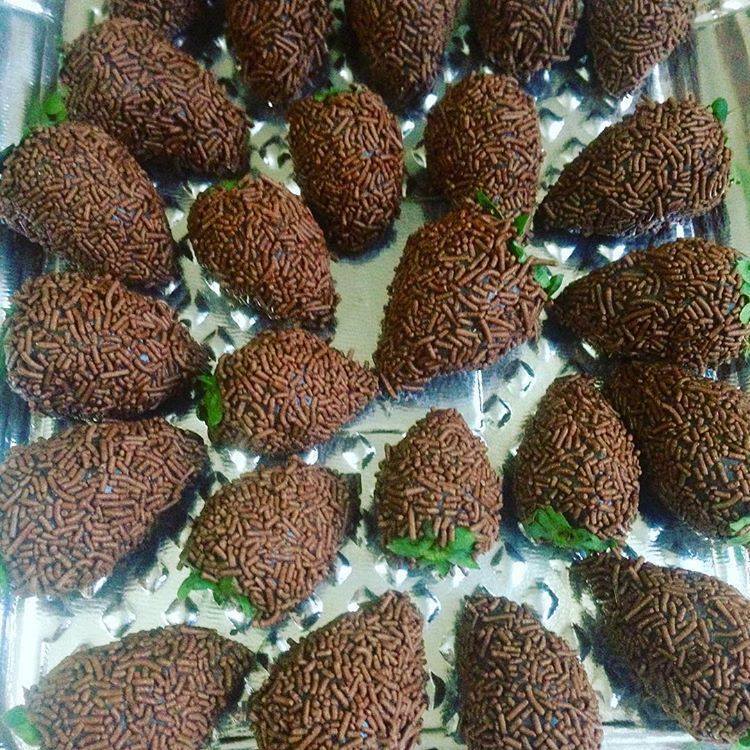 Maravilhosa Coxinha de Brigadeiro com Morango