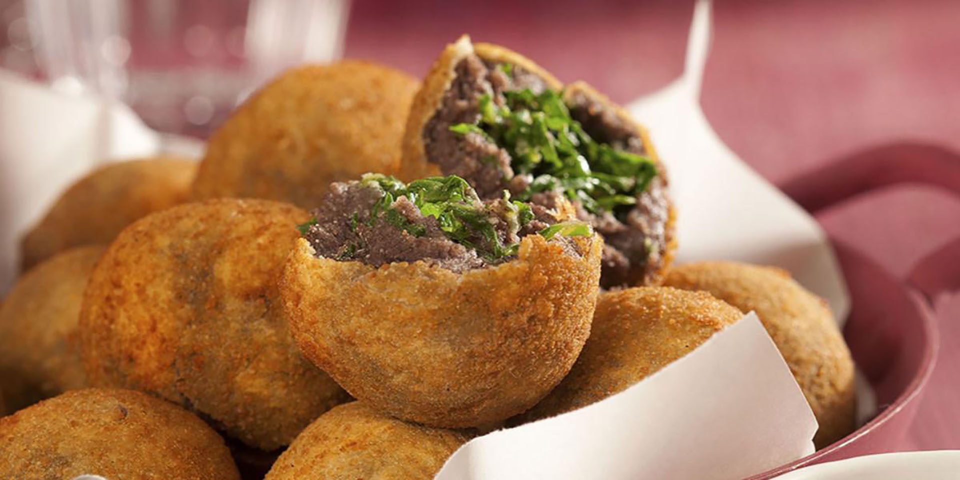  bolinho de feijoada prepara o cartão