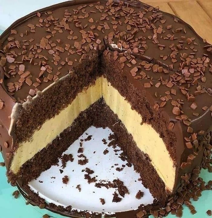 Bolo de Chocolate com Recheio de Mousse de Maracujá prepara o cartão 