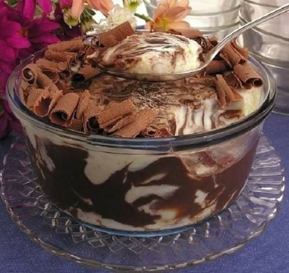 Delicioso Mousse Mesclado prepara o cartão