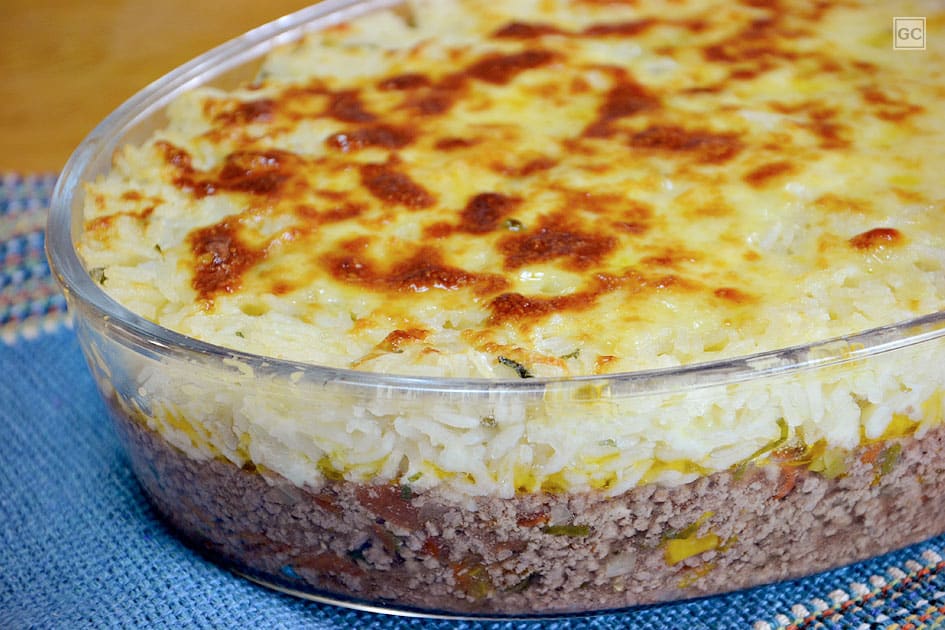 escondidinho de arroz com carne e batata prepara o cartão