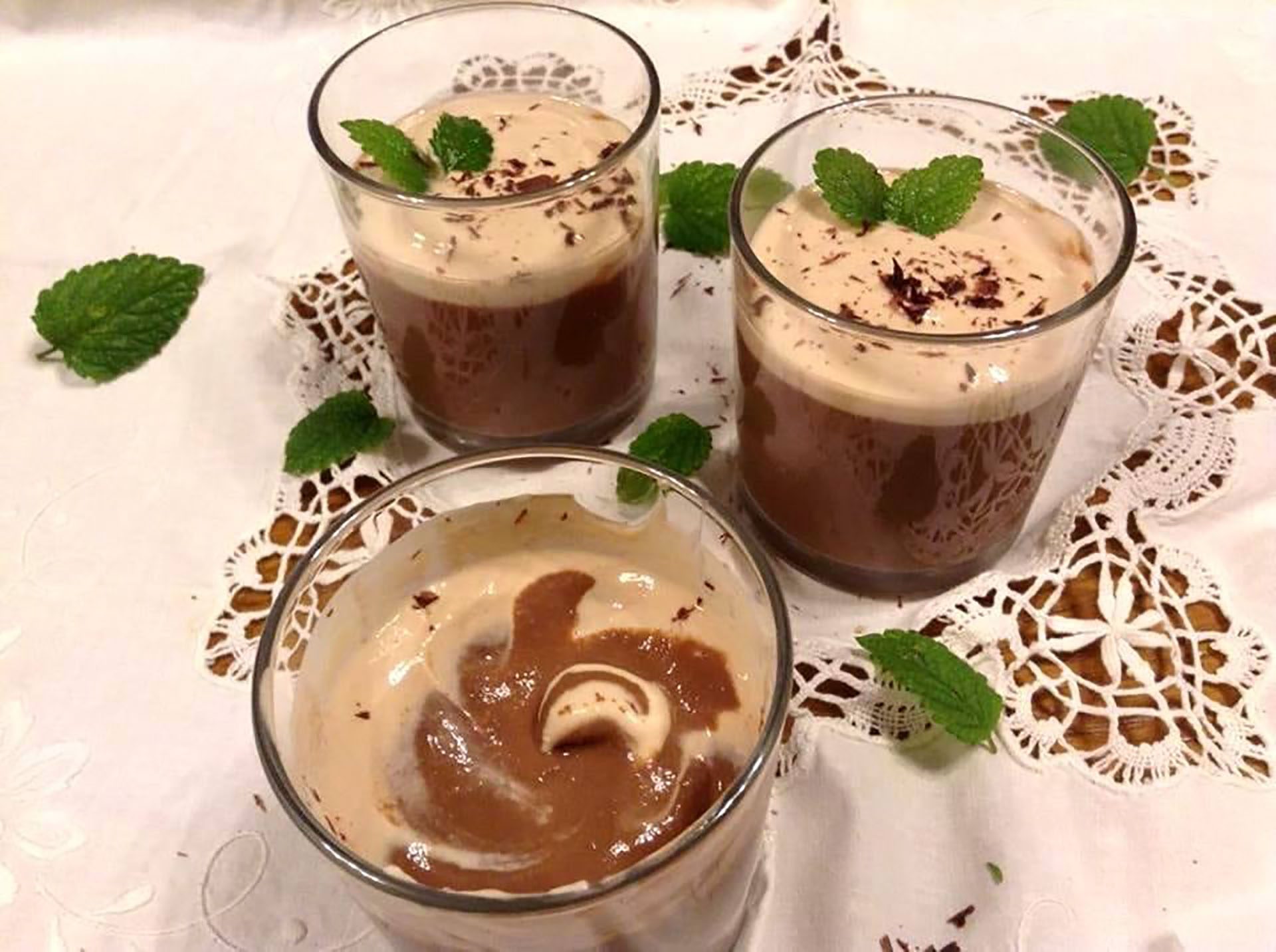 mousse de chocolate com café prepara o cartão