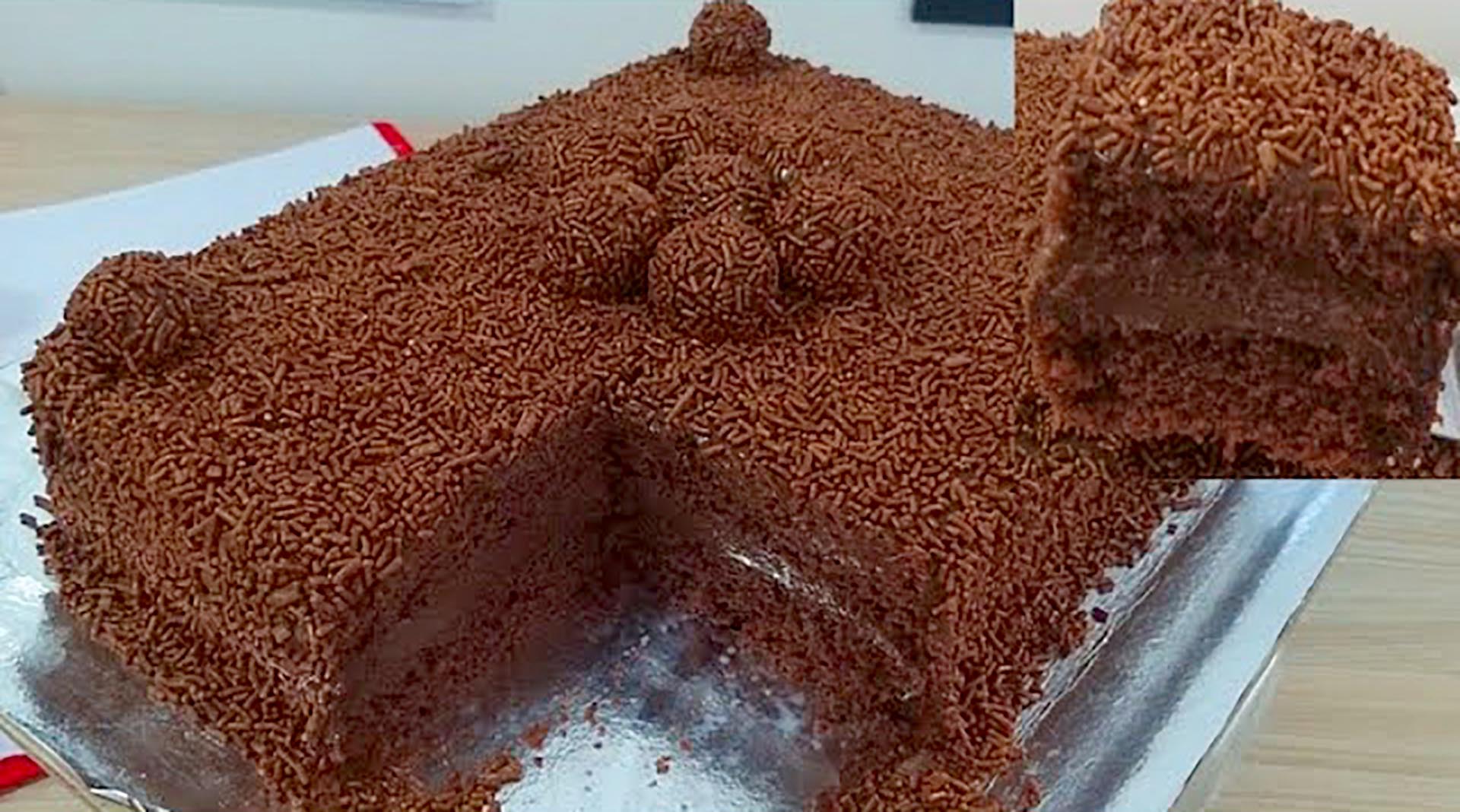 Receita de Bolo de aniversário simples, enviada por valdete - TudoGostoso