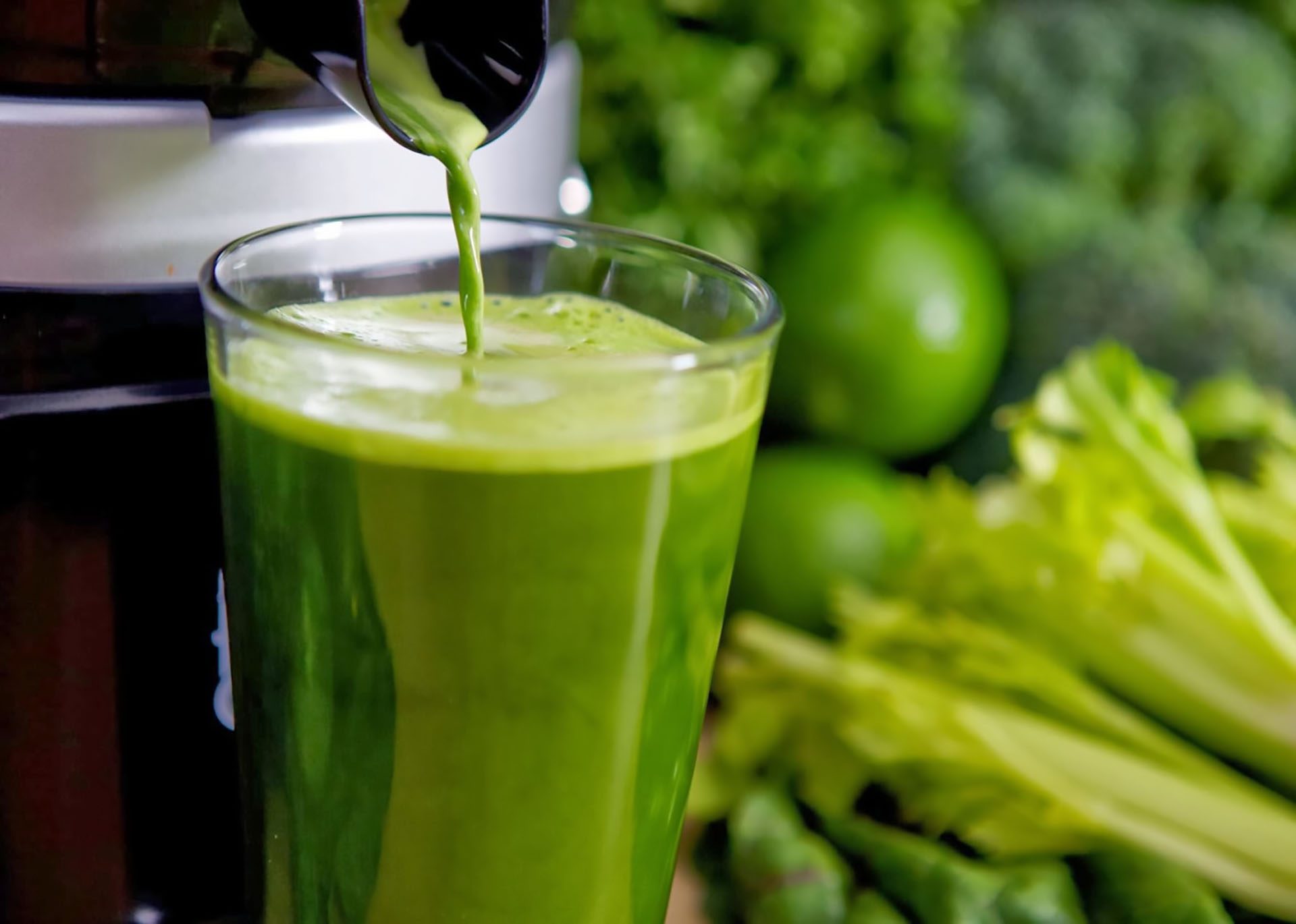 Suco Verde Detox prepara o cartão