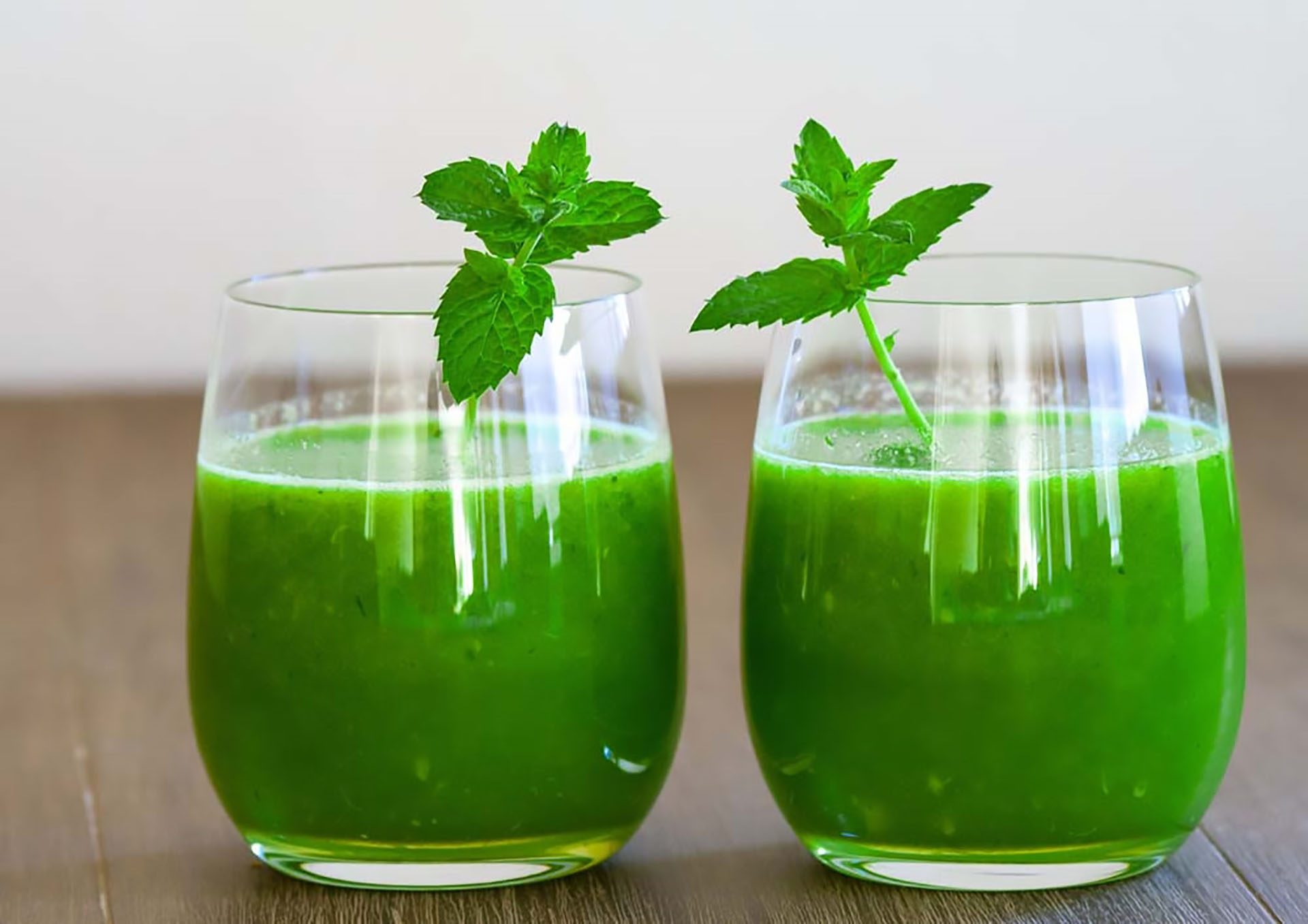 Suco Verde Detox prepara o cartão