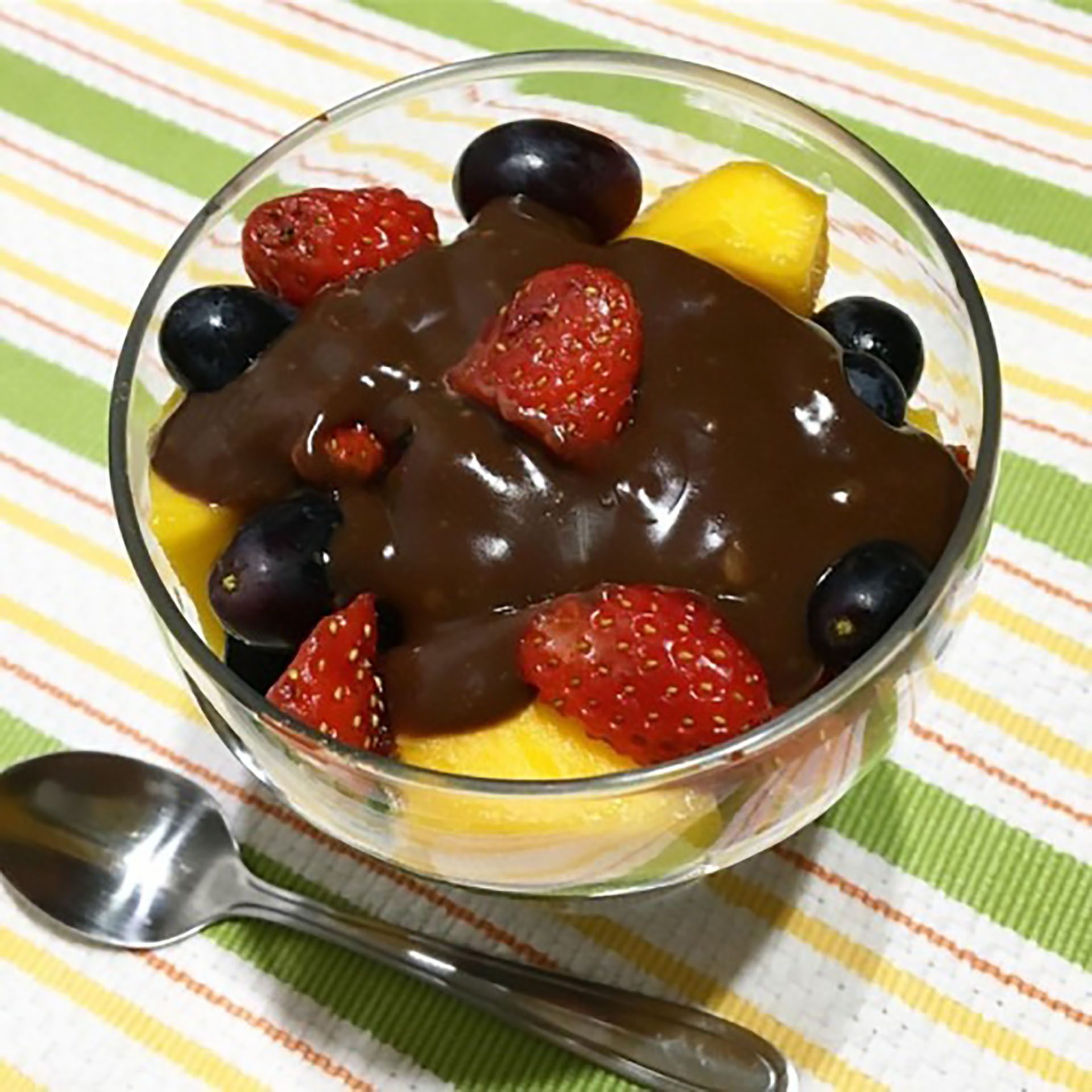 Taça de Frutas com Ganache Refrescante prepara o cartão