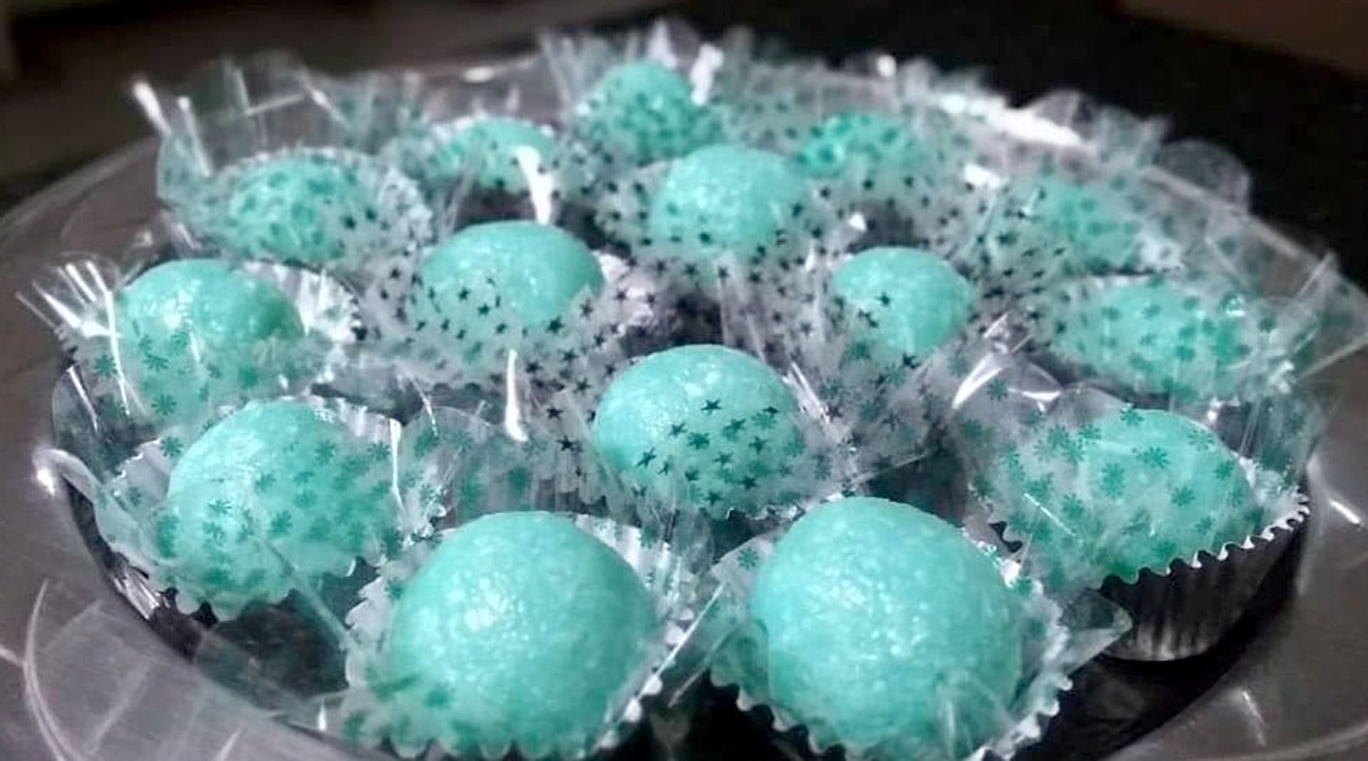 doces brigadeiro azul